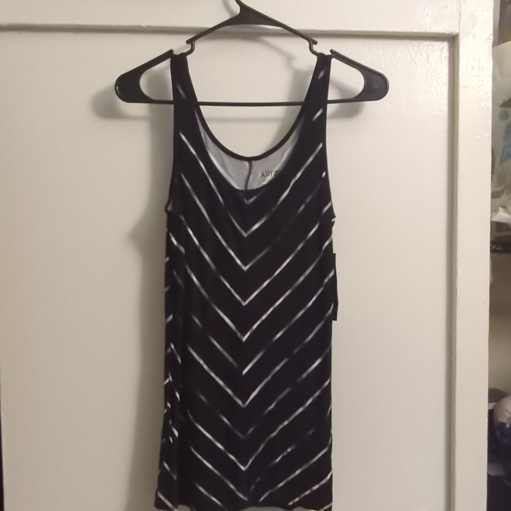 Apt. 9 Black and White V-Chevron Tank